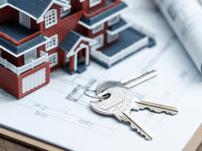 casa con chiavi appoggiate su un foglio
